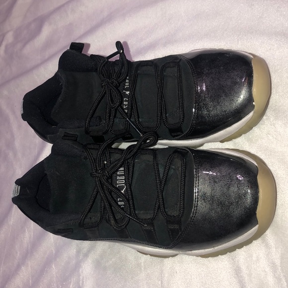 Low top air jordan 11’s - Picture 3 of 6